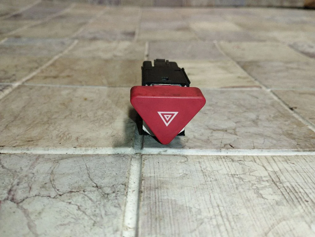 Hazard light switch 5M0953509A