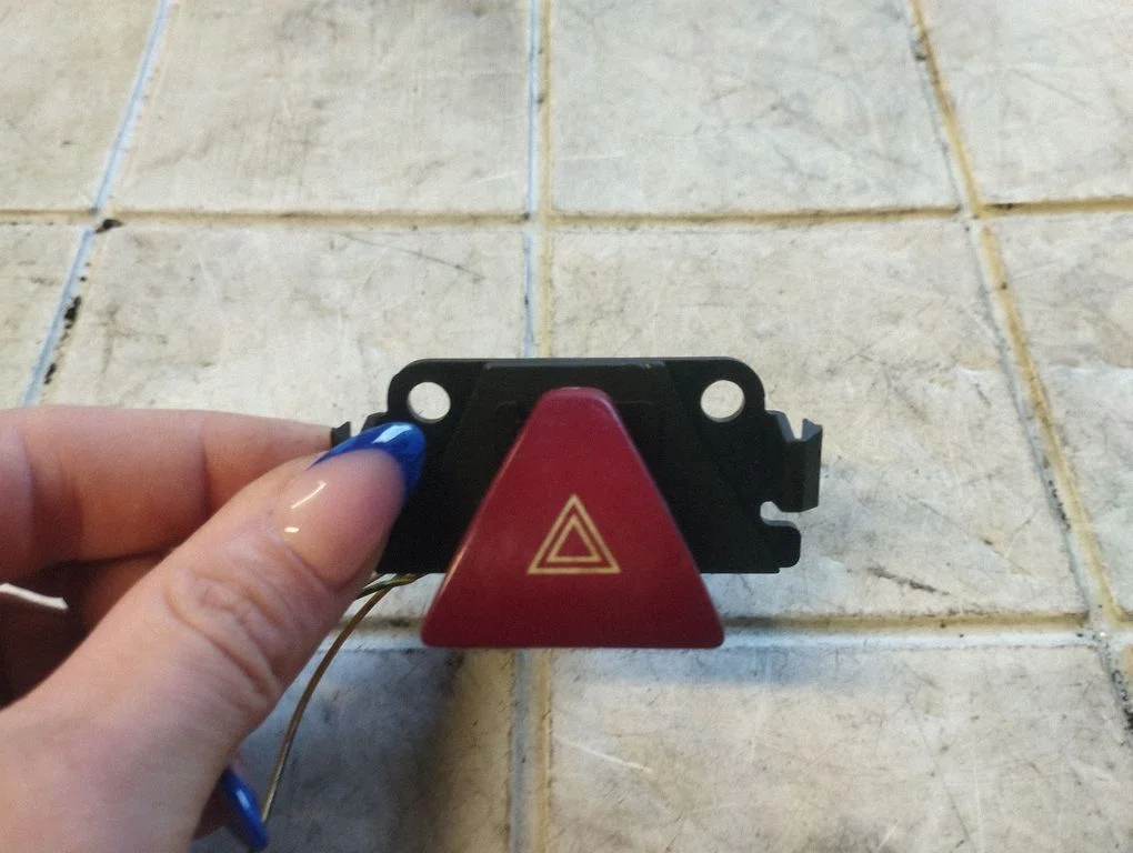 Hazard light switch 9643219577