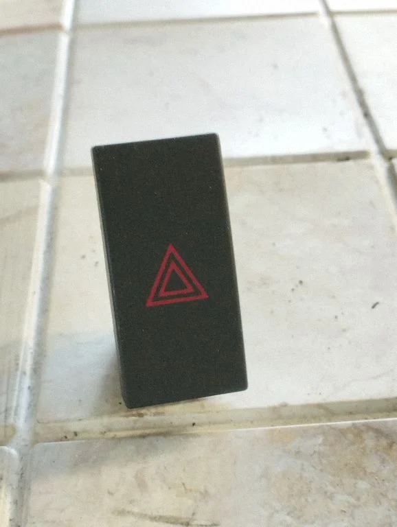 Hazard light switch – Ford Focus C-MAX (2003-2010)