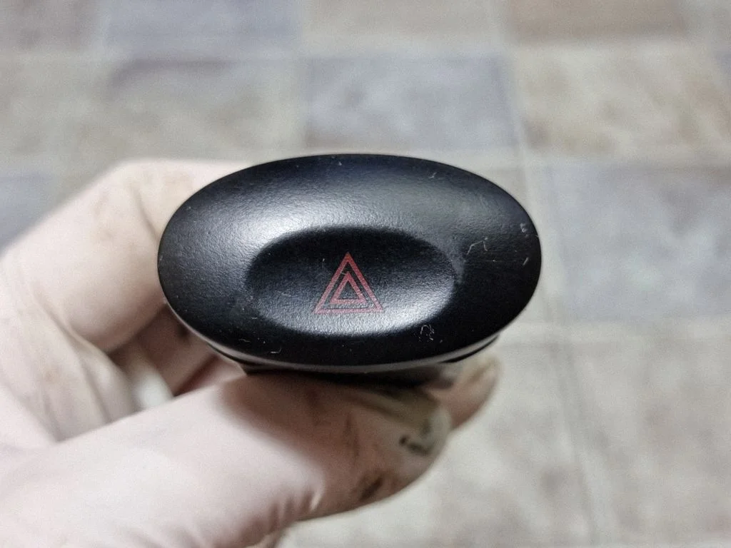 Hazard light switch 864W0140