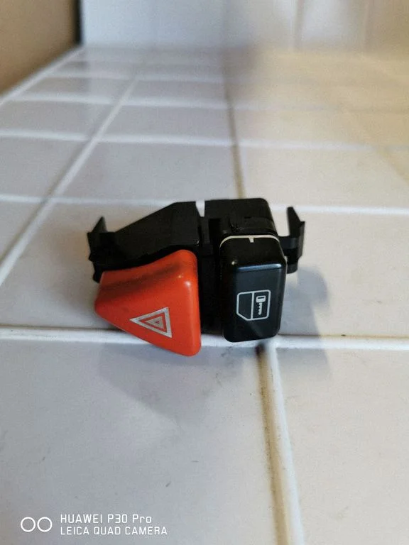Hazard light switch – Mercedes-Benz A-Class W168 (1997-2004)