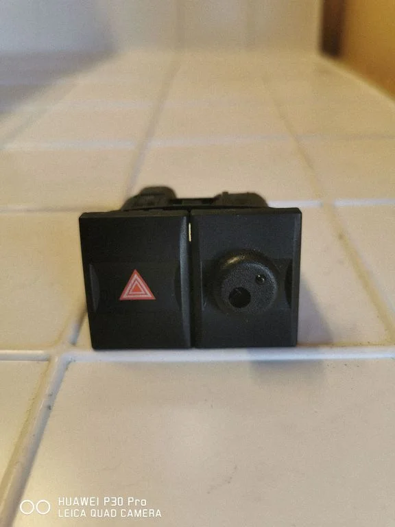 Hazard light switch – Ford Mondeo Mk III (2000-2007)