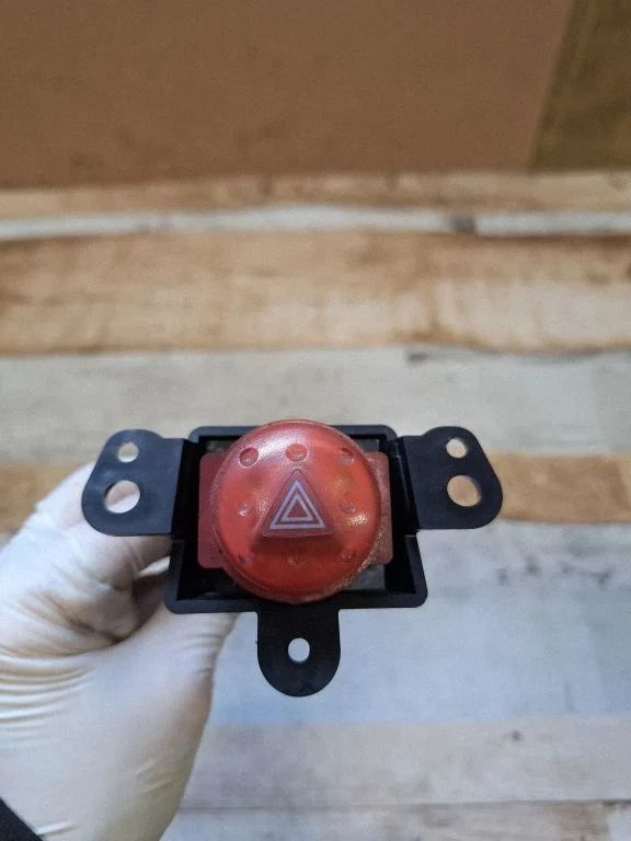 Hazard light switch 06016