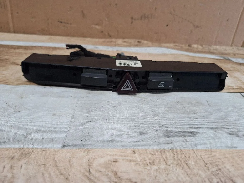 Hazard light switch 13100105