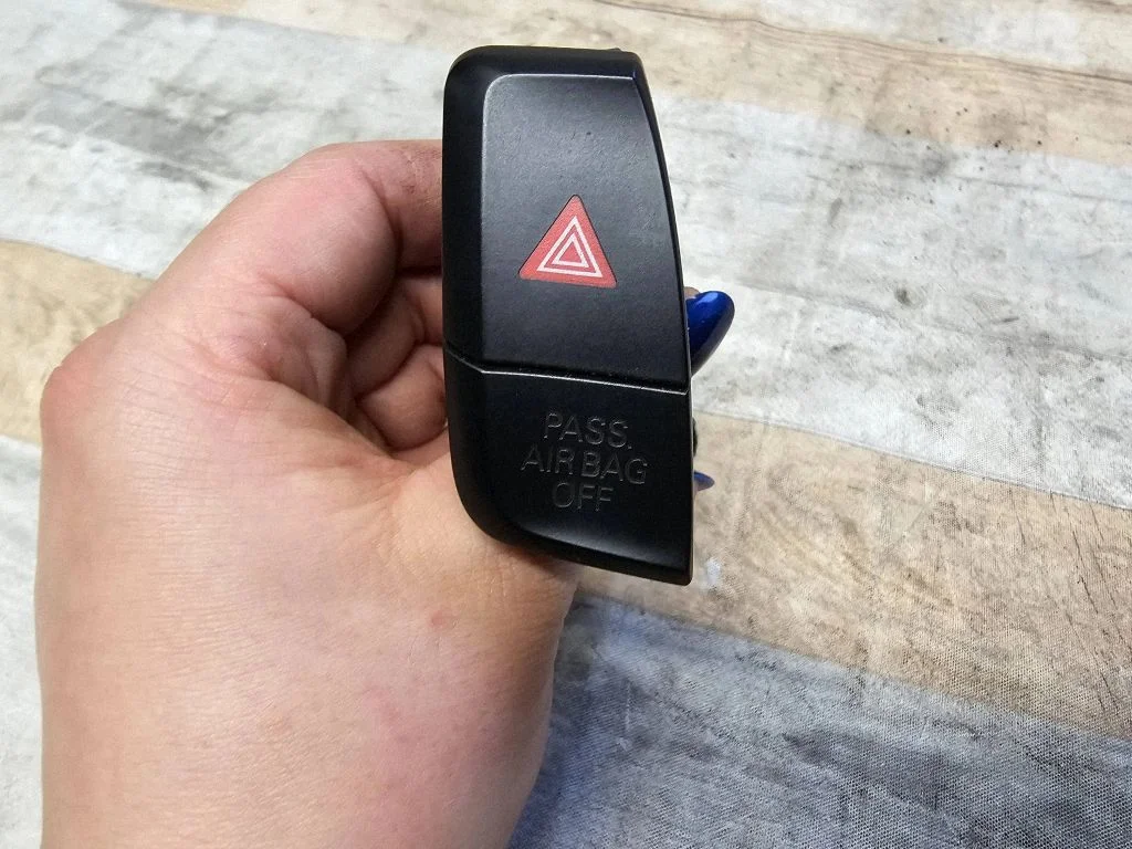 Hazard light switch 8K1941509A