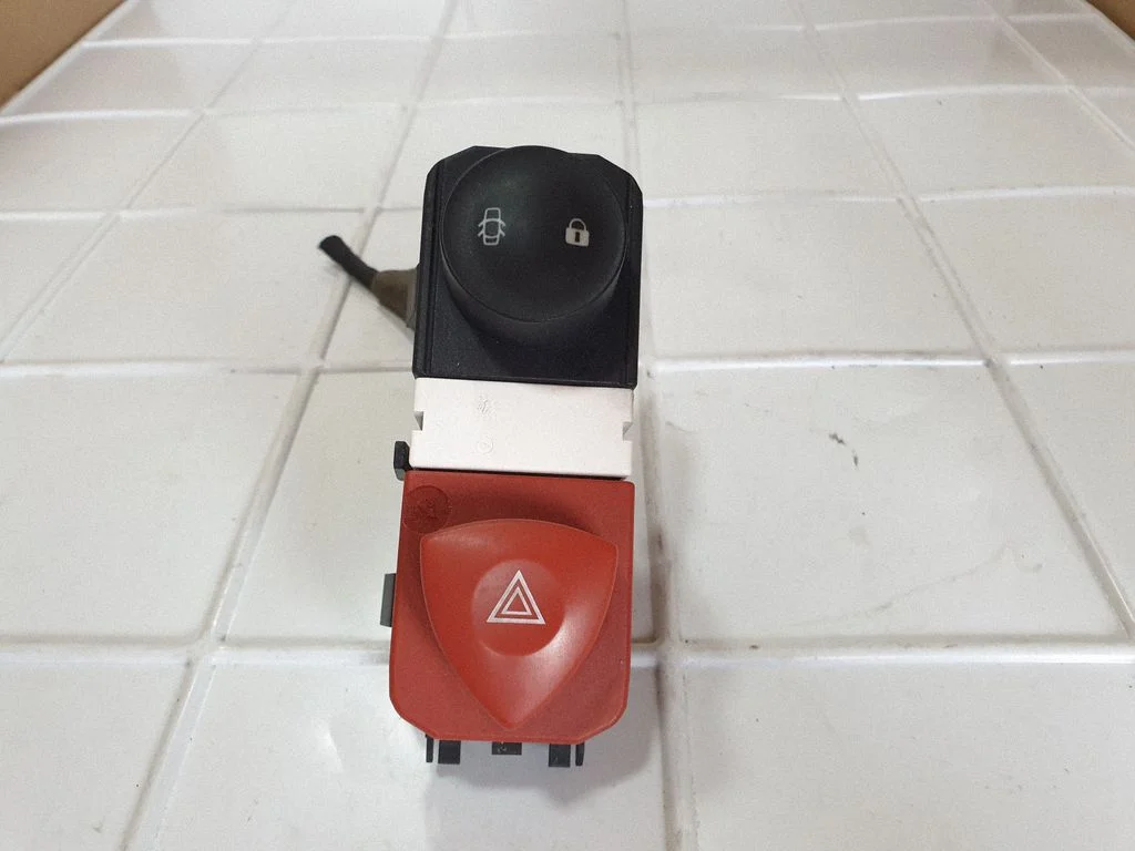 Hazard light switch – Renault Scenic II - Grand scenic II (2003-2006)