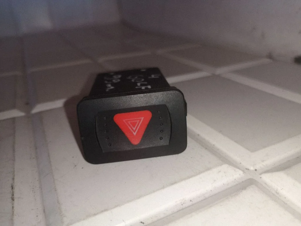 Hazard light switch 1J0953235A