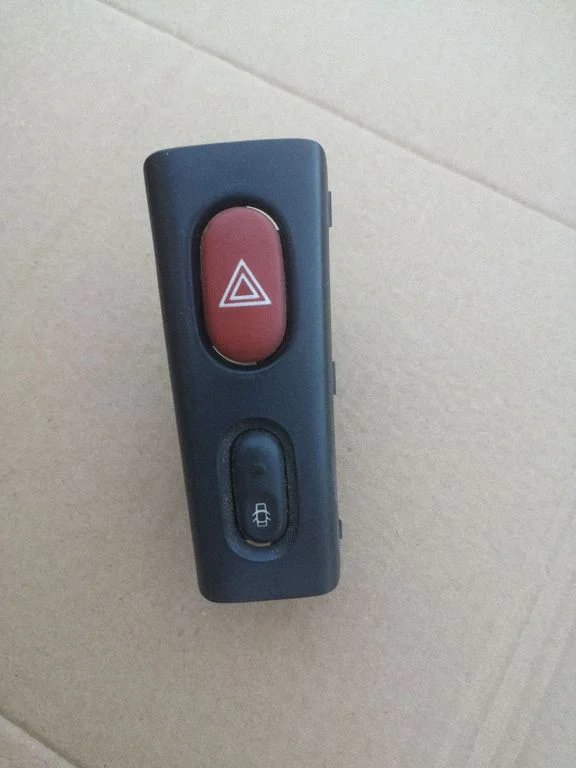 Hazard light switch – Renault Laguna I (1994-2000)
