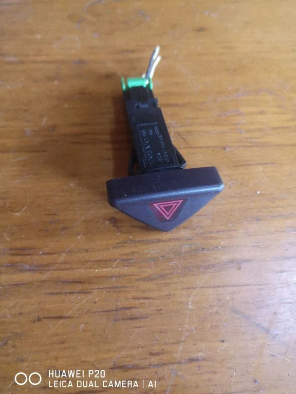 Hazard light switch – Volvo V70 (2000-2004)