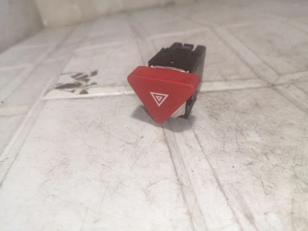 Hazard light switch 5M0953509A