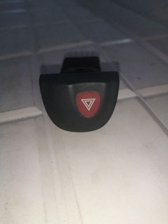 Hazard light switch – Renault Scenic I (1996-2003)