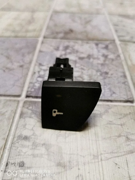 Central locking switch button 96366684