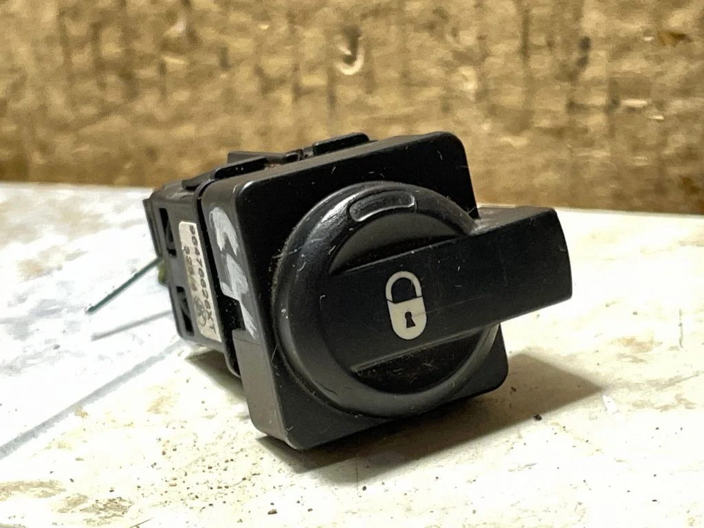 Central locking switch button – Citroen C4 I (2004-2010)