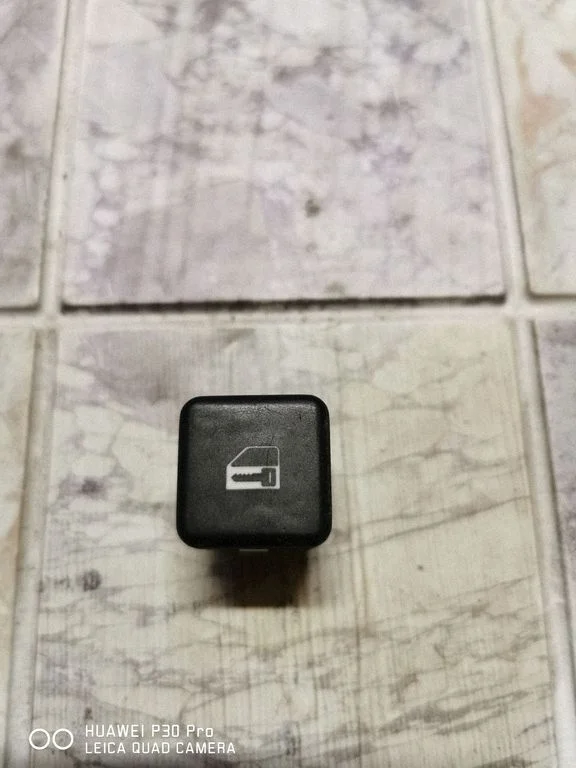 Central locking switch button 8360828
