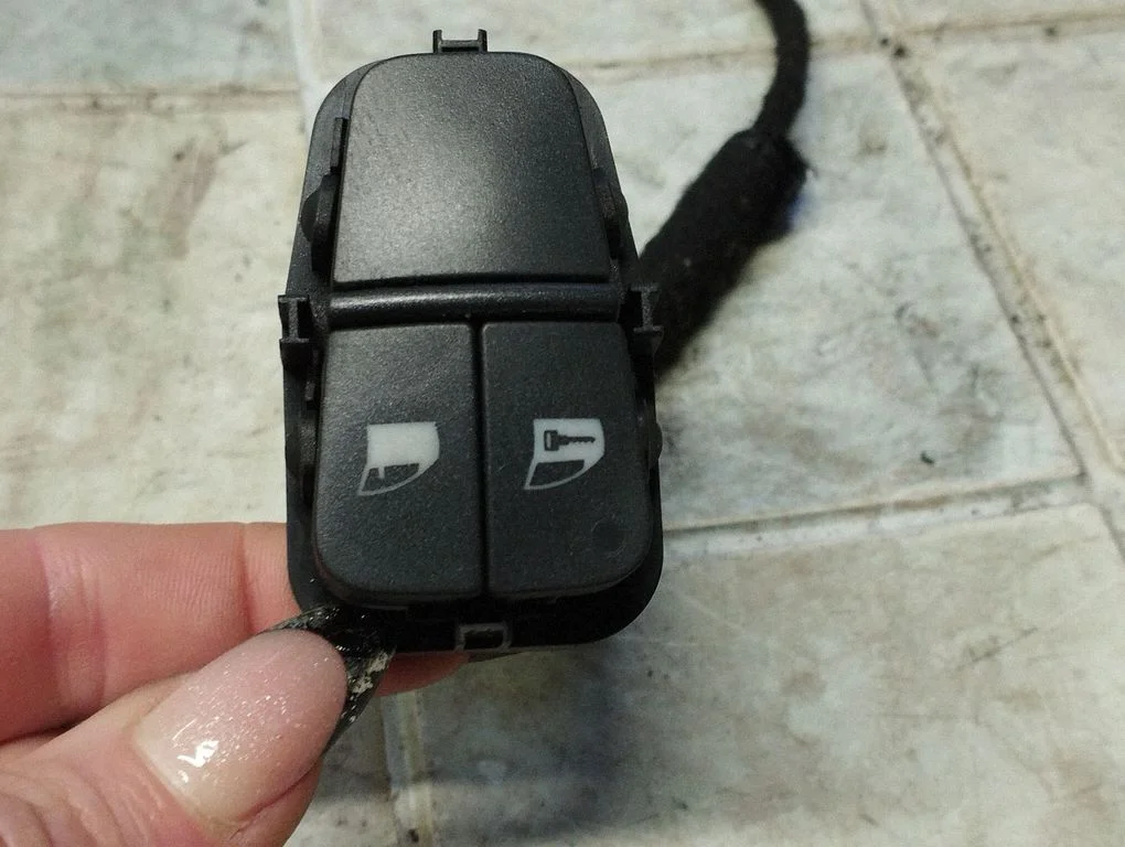 Central locking switch button 060230624