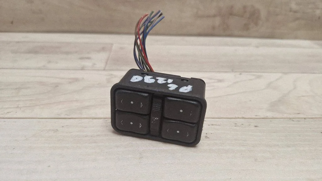 Elektrisko logu slēdzis 13363402