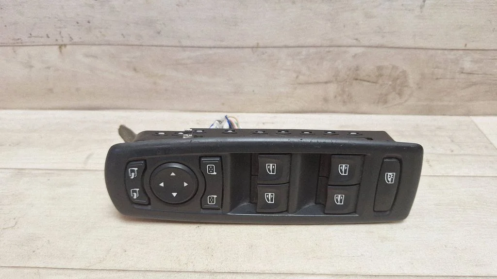 Electric window control switch 809610006R