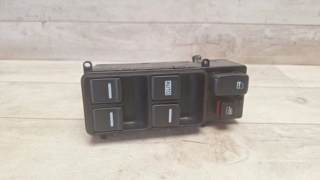 Electric window control switch C8HHH4GMF52