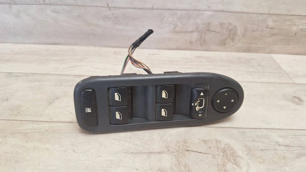 Electric window control switch 96514299ZF