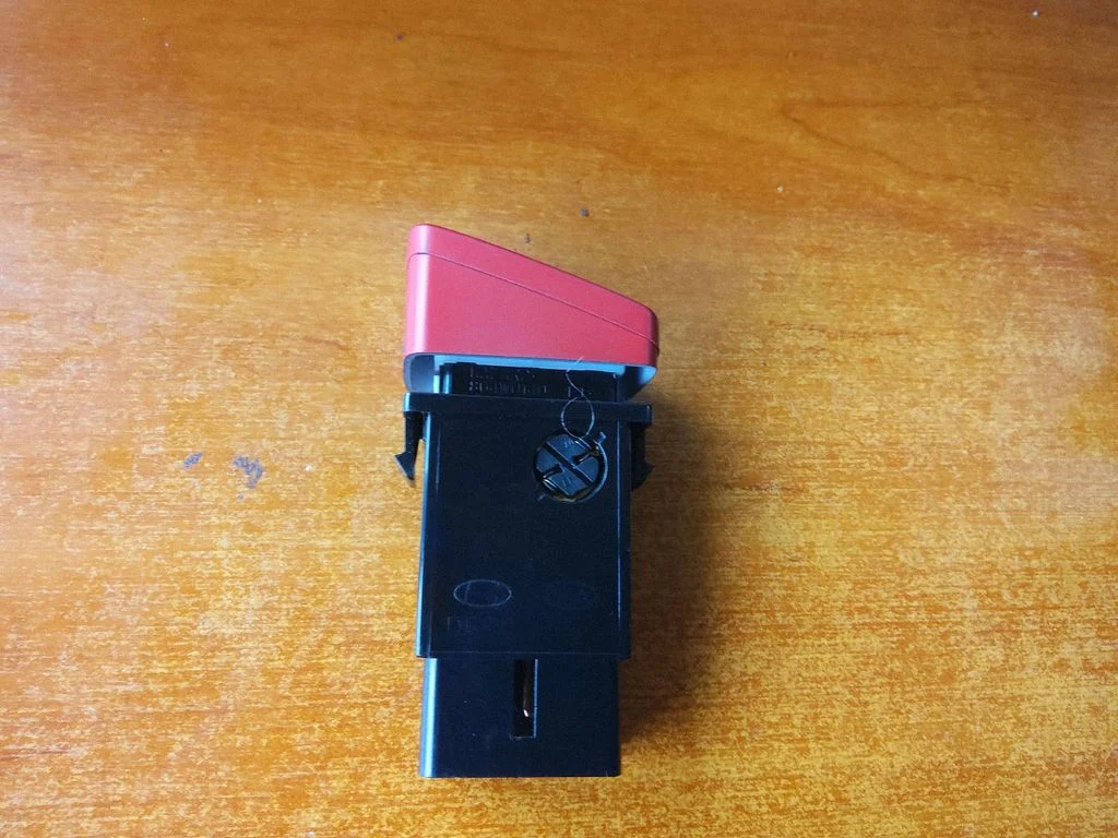 Hazard light switch 937902E000