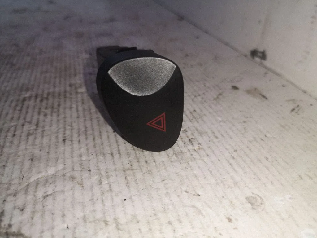 Hazard light switch 864W0140