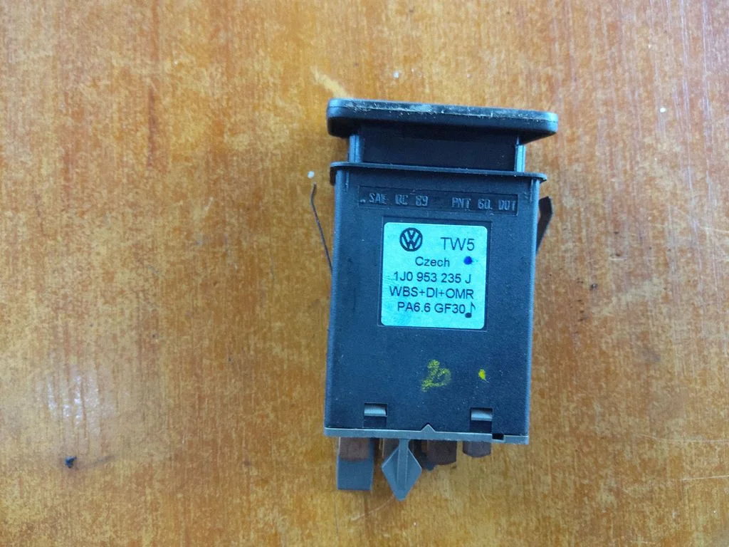 Hazard light switch 1J0953235J