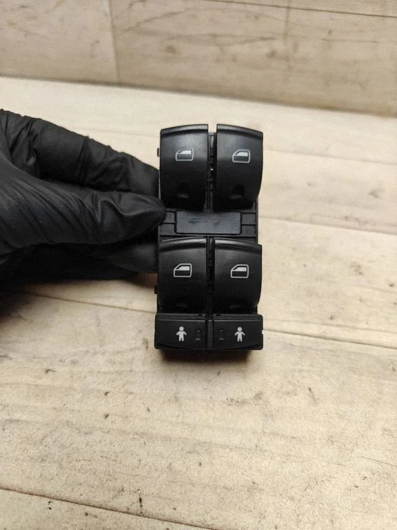 Electric window control switch – Audi A6 Allroad C6 (2006-2011)