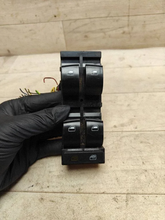 Electric window control switch 4B0959851B