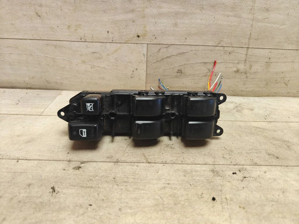 Electric window control switch 8404044030