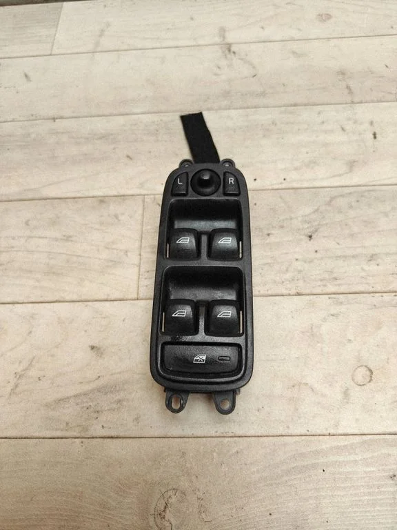 Electric window control switch 31264913