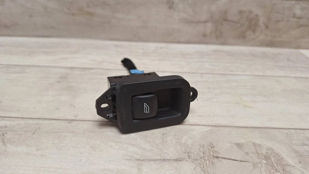 Electric window control switch 31295736