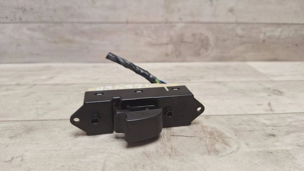 Electric window control switch 8608A022