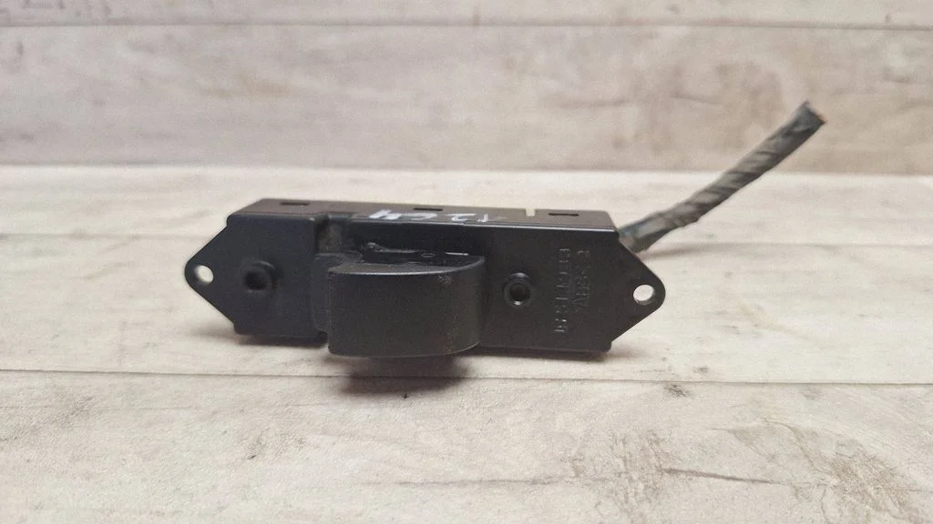 Electric window control switch 8608A023