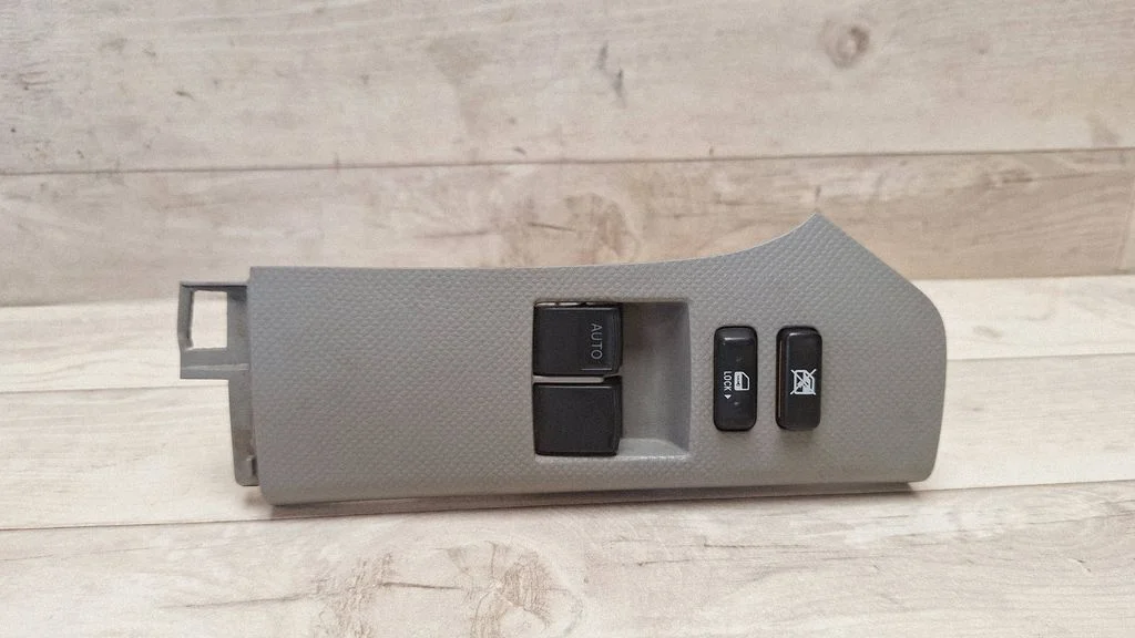 Electric window control switch 742320D110