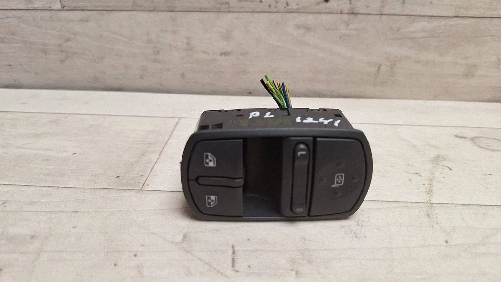 Electric window control switch 13258521AA