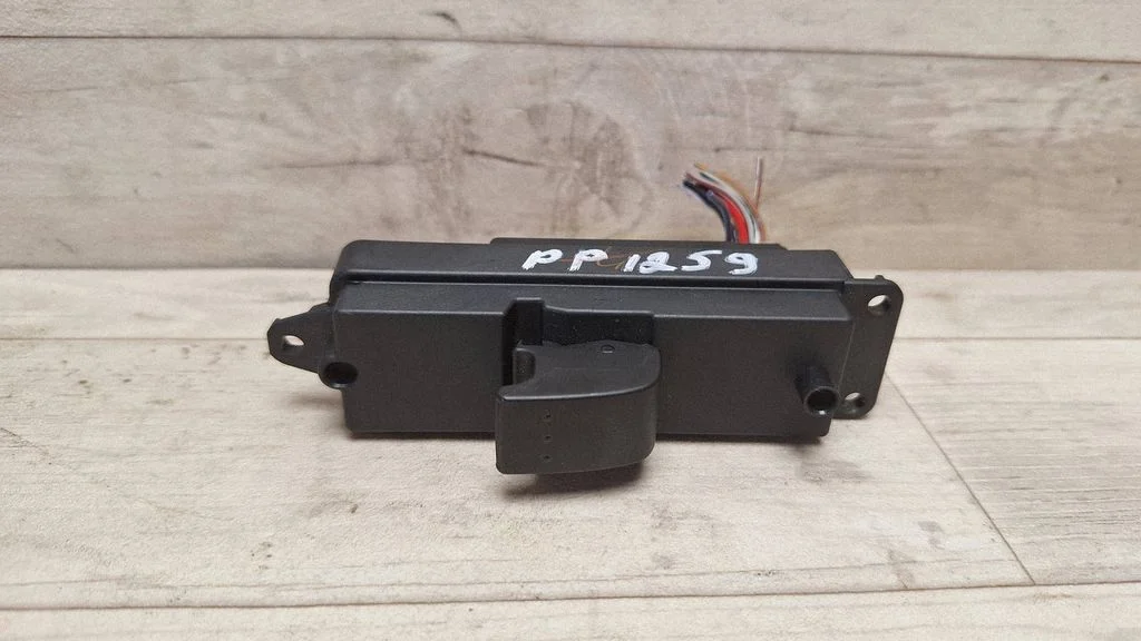 Electric window control switch BP4K66370