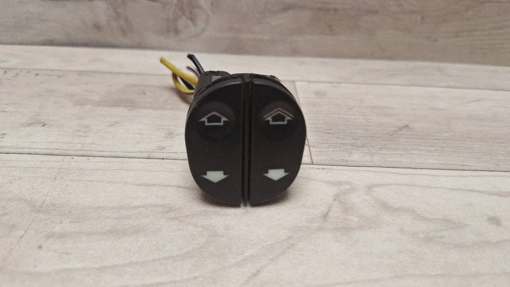 Przełącznik szyb elektrycznych 6S6T14529AA