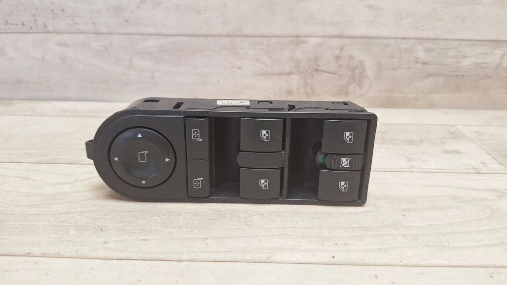 Electric window control switch – Opel Zafira B (2005-2014)