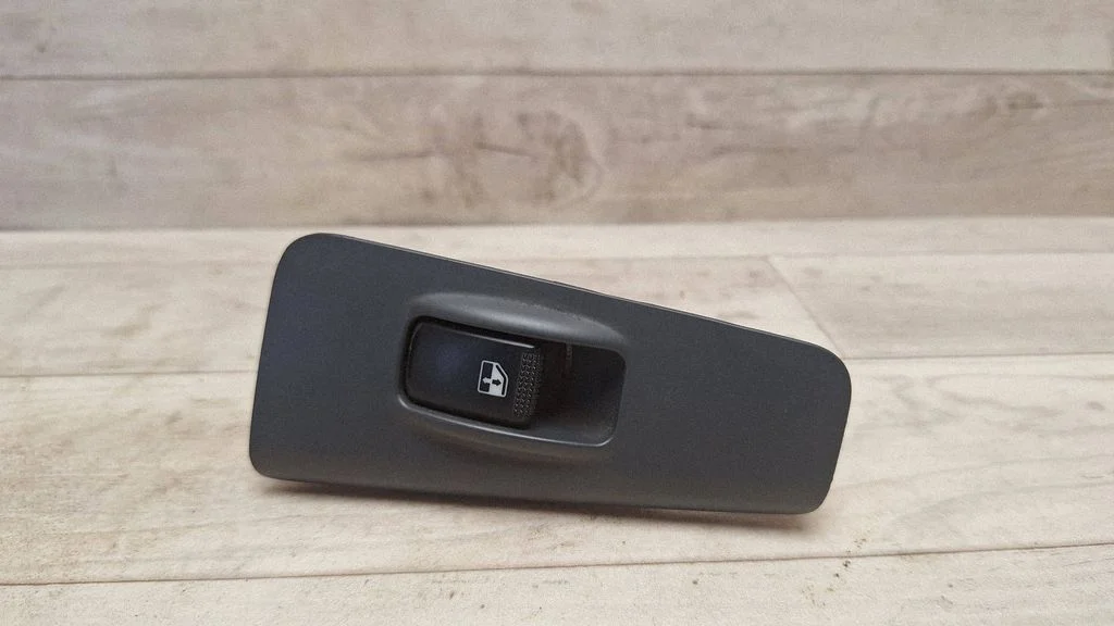 Electric window control switch 935782D000