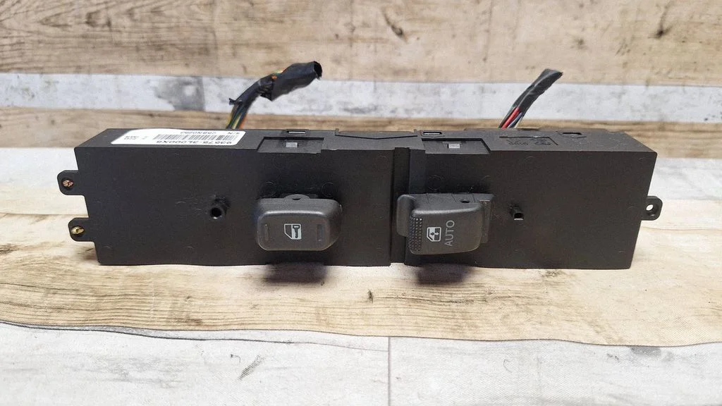 Electric window control switch 935753L000