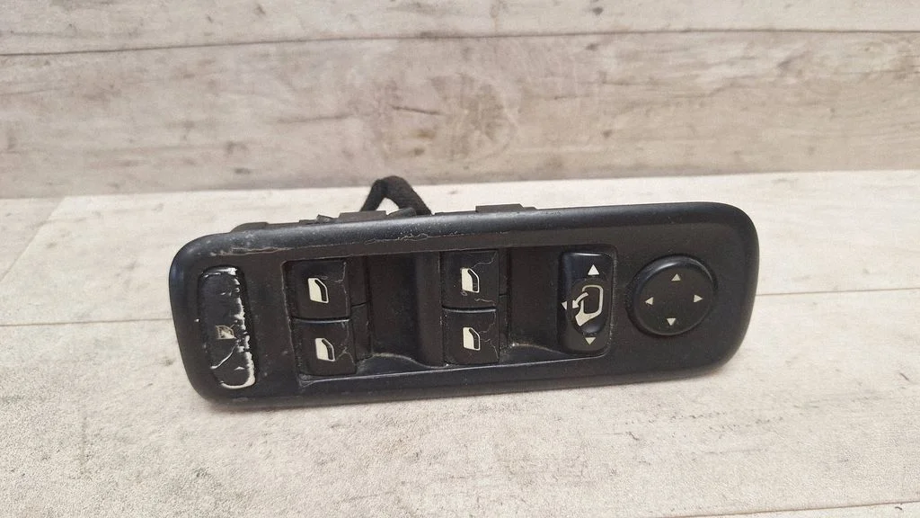 Electric window control switch 53269704
