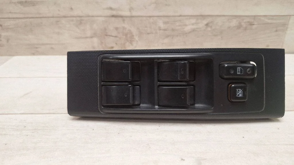 Electric window control switch 848200F030