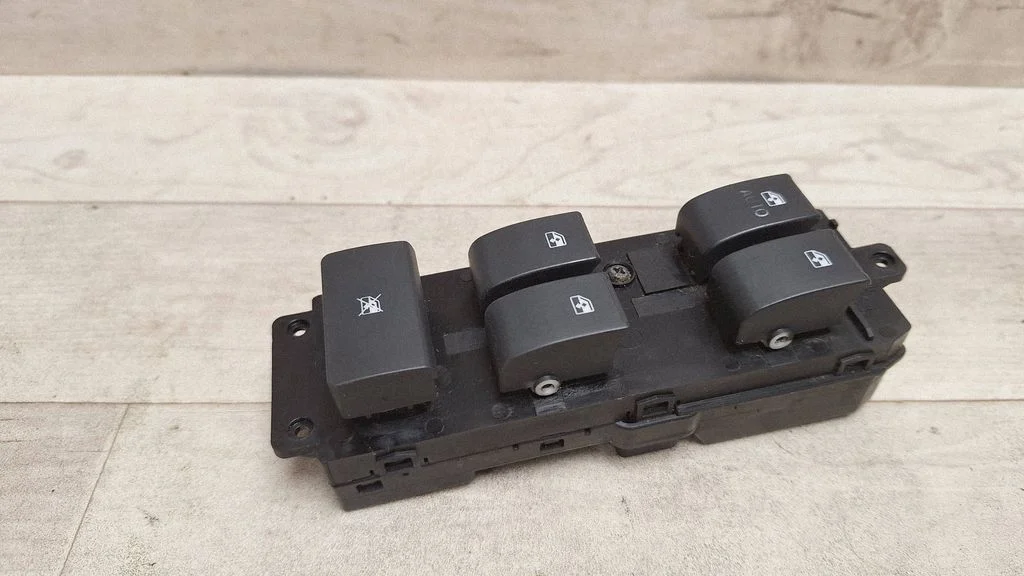 Electric window control switch – Opel Antara (2006-2016)