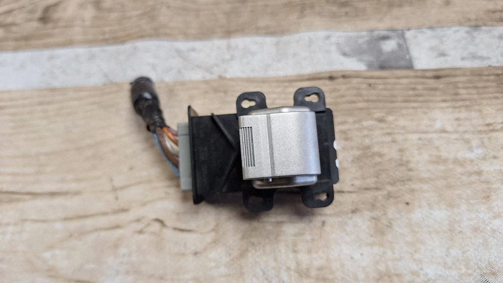 Electric window control switch M20783