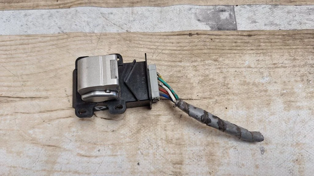 Electric window control switch M20783