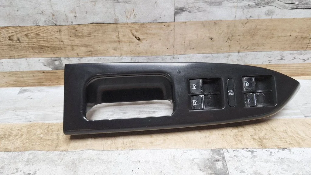 Elektrisko logu slēdzis 1K4959857