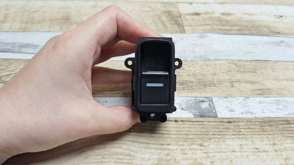 Electric window control switch J010B