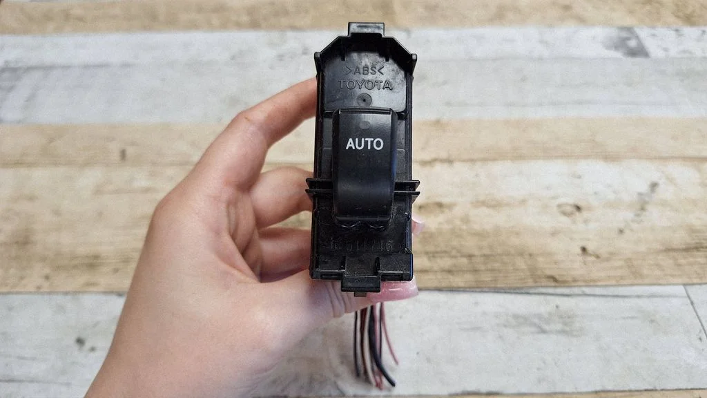 Electric window control switch 514746