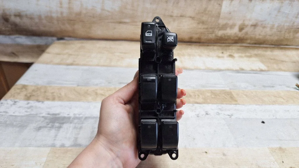 Electric window control switch 8404013080
