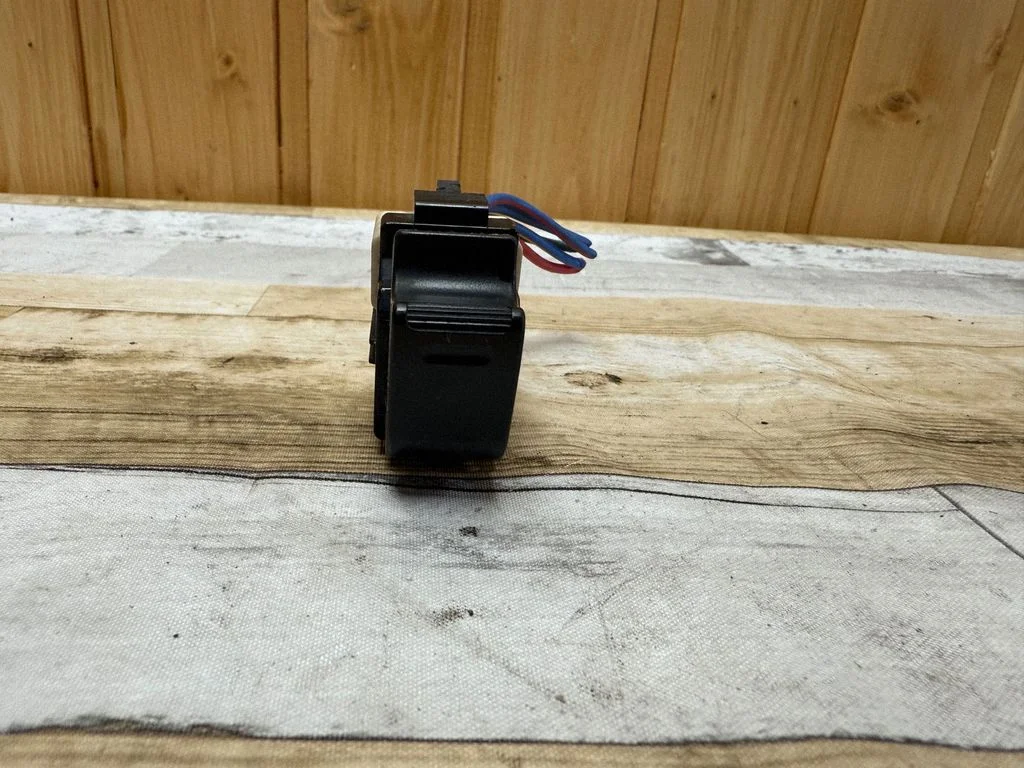 Electric window control switch – front right